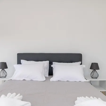 Apartment 30 Roses White *